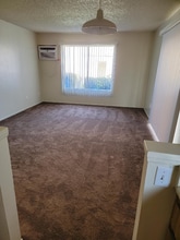 5906 Challen Ave, Unit 9 in Riverside, CA - Foto de edificio - Building Photo