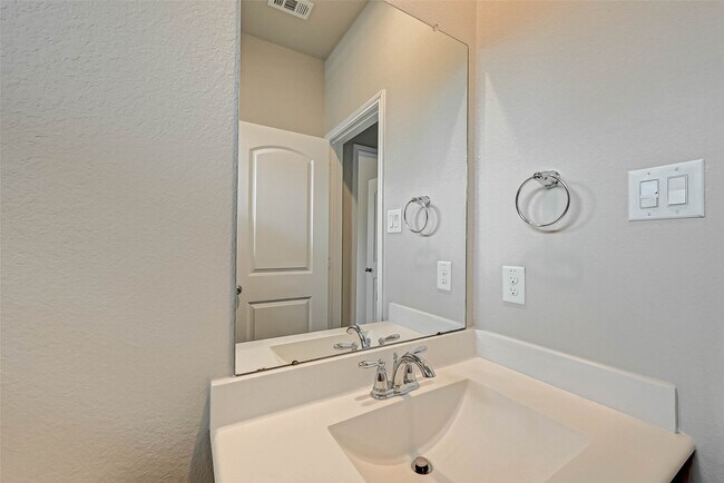 14111 Lake Lodge Dr in Conroe, TX - Foto de edificio - Building Photo