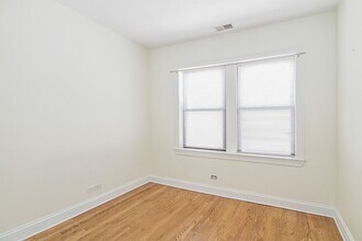 624 W Roscoe St, Unit 622-3B in Chicago, IL - Building Photo - Building Photo