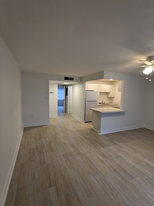 359 S McMullen Booth Rd, Unit 121 in Clearwater, FL - Building Photo