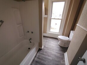 925 W 5th St, Unit 3 in Anderson, IN - Building Photo - Building Photo