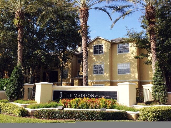 2572 Robert Trent Jones Dr in Orlando, FL - Building Photo - Building Photo