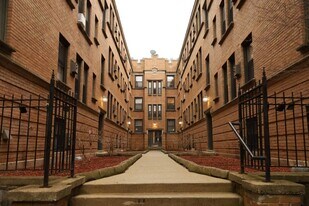 814 W Cornelia Ave in Chicago, IL - Building Photo