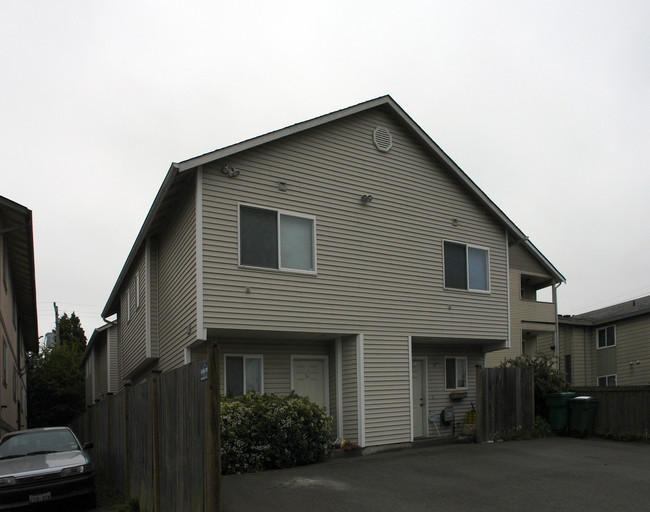 10537 Midvale Ave in Seattle, WA - Foto de edificio - Building Photo