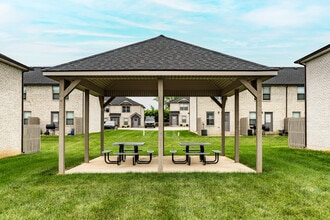 Rossview Villages in Clarksville, TN - Foto de edificio - Building Photo