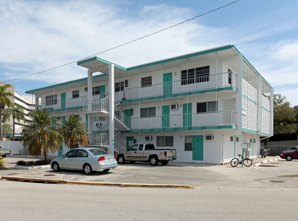 Shamrock Apartments in Melbourne, FL - Building Photo