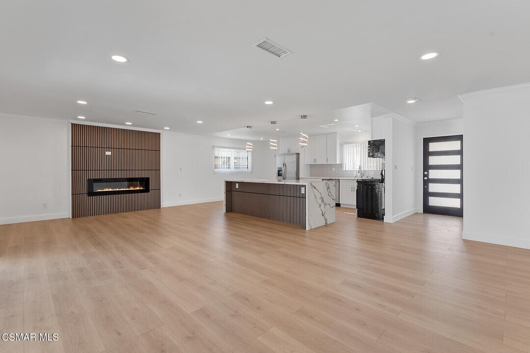 9800 Geyser Ave in Los Angeles, CA - Building Photo