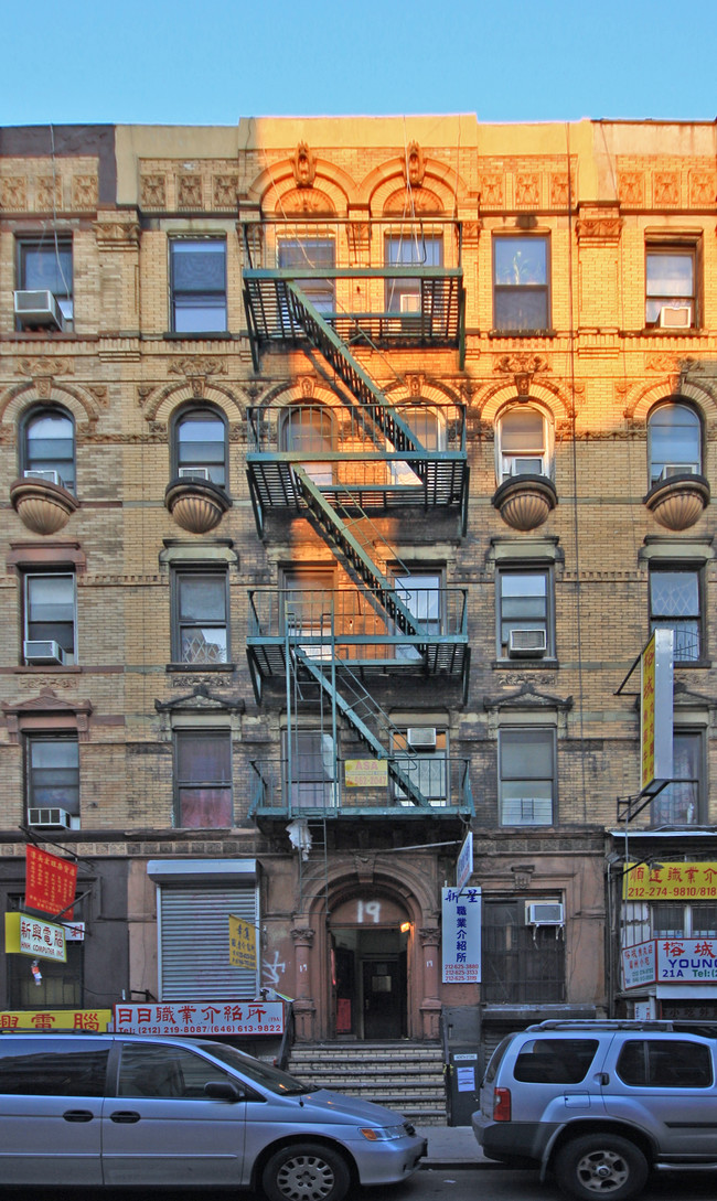 19 Eldridge St in New York, NY - Building Photo - Building Photo