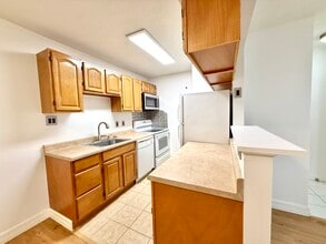 2750 Holly Hall St, Unit 504 in Houston, TX - Building Photo - Building Photo