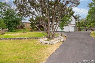 322 Riviera Dr in Canyon Lake, TX - Building Photo - Building Photo