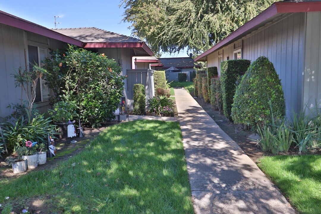 4504 N Valentine Ave in Fresno, CA - Foto de edificio
