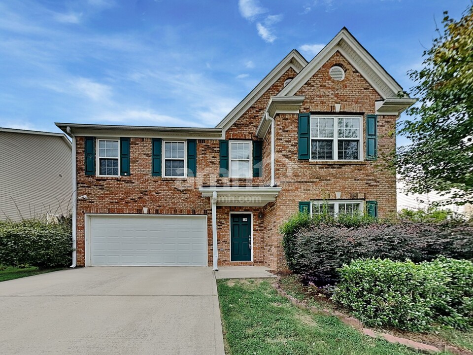 1048 Winding Down Way in Grayson, GA - Foto de edificio