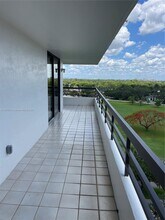 720 Coral Wy in Coral Gables, FL - Foto de edificio - Building Photo