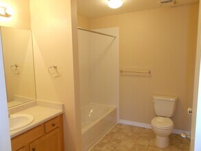 2450 Windrow Dr, Unit E101 in Fort Collins, CO - Foto de edificio - Building Photo