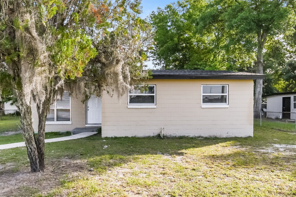 5135 Archery Ave in Jacksonville, FL - Foto de edificio