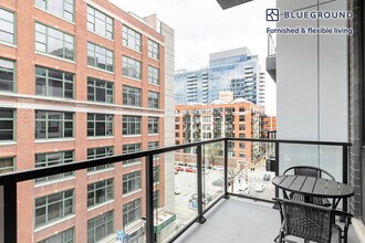 812 W Adams St in Chicago, IL - Building Photo - Building Photo