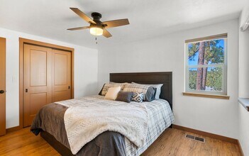 570 2nd St in Ruidoso, NM - Foto de edificio - Building Photo