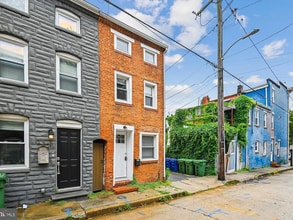 329 S Durham St in Baltimore, MD - Foto de edificio - Building Photo