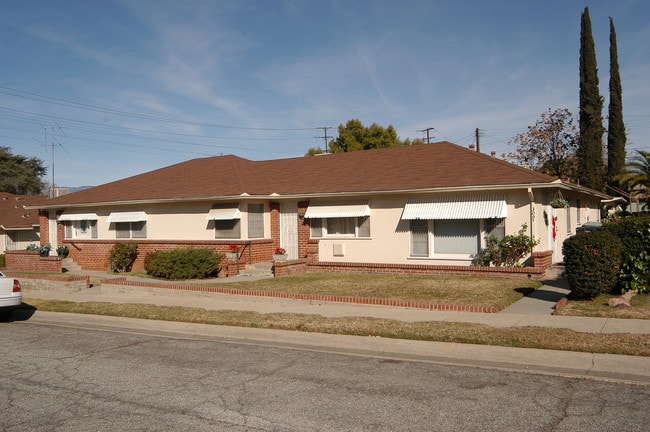 310 Norwood St in Redlands, CA - Foto de edificio - Building Photo