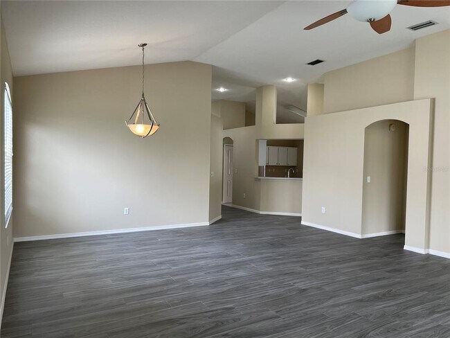 1212 Crimson Clover Ln in Zephyrhills, FL - Building Photo - Building Photo