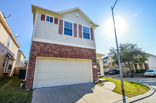 3747 W Ashford Villa Ln in Houston, TX - Building Photo - Building Photo