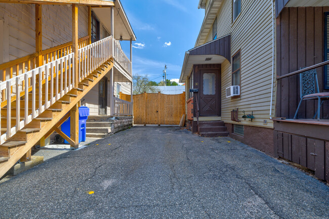 32 Britton Ave in Torrington, CT - Building Photo - Building Photo