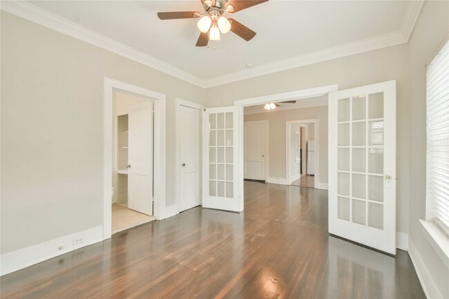 property at 903 Oakhurst St