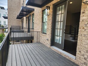 737 Fannie Hamer Aly-Unit -737 in Atlanta, GA - Building Photo - Building Photo