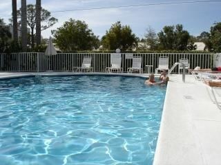 774 Wiggins Lake Dr in Naples, FL - Building Photo