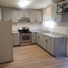 670 Carmelita Dr in Salinas, CA - Building Photo - Building Photo