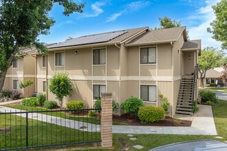 Dry Creek in Paso Robles, CA - Foto de edificio - Building Photo