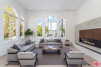 107 N Doheny Dr in Beverly Hills, CA - Building Photo - Building Photo