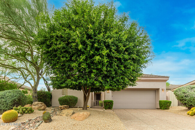 6892 E Nightingale Star Cir in Scottsdale, AZ - Foto de edificio - Building Photo