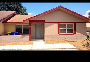 101 Voss Ct in Sebring, FL - Building Photo