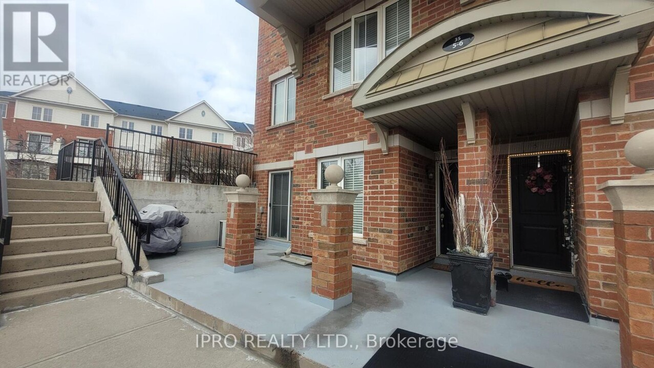 35-35 Hays Blvd in Oakville, ON - Building Photo