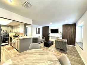 7028 Jetty Ln in Houston, TX - Building Photo - Building Photo