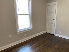 2525 N Central Park Ave in Chicago, IL - Building Photo - Building Photo