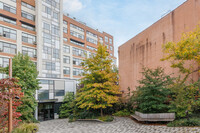 Newswalk in Brooklyn, NY - Foto de edificio - Building Photo