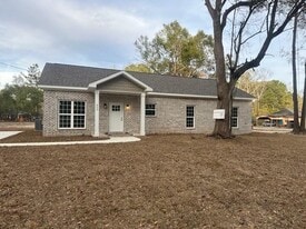 450 Williams St in Satsuma, AL - Building Photo