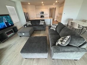 8256 Shore Lake Dr in Englewood, FL - Building Photo - Building Photo