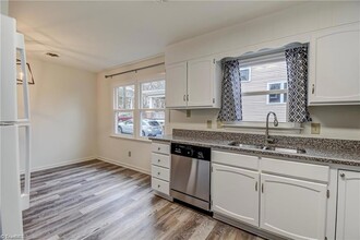 115 S Mendenhall St in Greensboro, NC - Building Photo - Building Photo