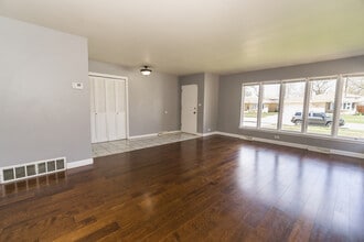 2913 Kensington Ave in Westchester, IL - Building Photo - Building Photo