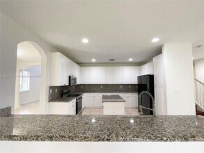 7636 SW 193rd Ln in Cutler Bay, FL - Building Photo - Building Photo