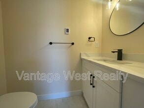 2411-2411 Apollo Rd in West Kelowna, BC - Building Photo - Building Photo