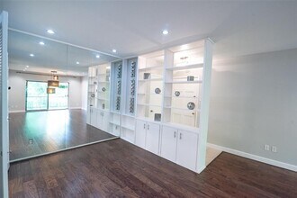 2238 S Piney Point Rd in Houston, TX - Building Photo - Building Photo
