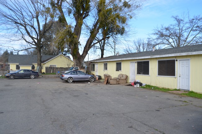 1816 Hile Ave in Marysville, CA - Foto de edificio - Building Photo