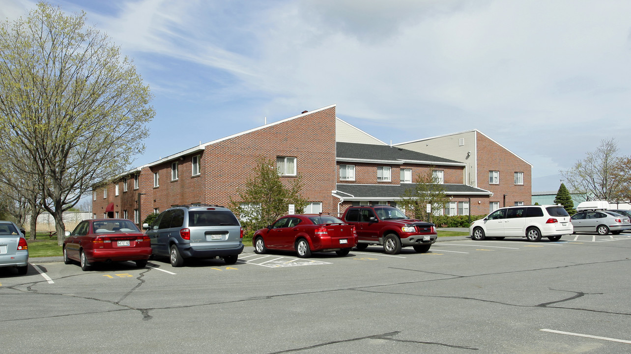 Larrabee Woods in Westbrook, ME - Foto de edificio