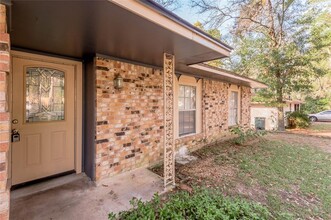 2404 S Park in Huntsville, TX - Building Photo - Building Photo