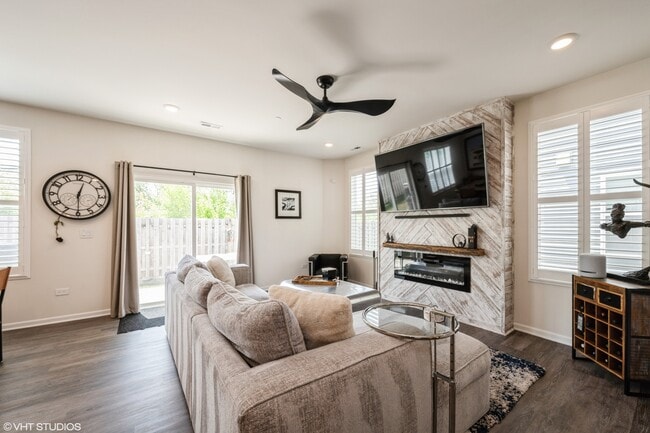 2511 Geranium Way in Rolling Meadows, IL - Building Photo - Building Photo