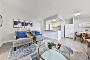 3085 Queen Frederica in Mississauga, ON - Building Photo